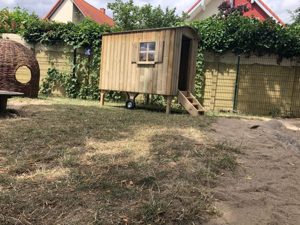 Fertig! Ab sofort können die Flughörnchen den Bauwagen nutzen Fertig! Ab sofort können die Flughörnchen den Bauwagen nutzen