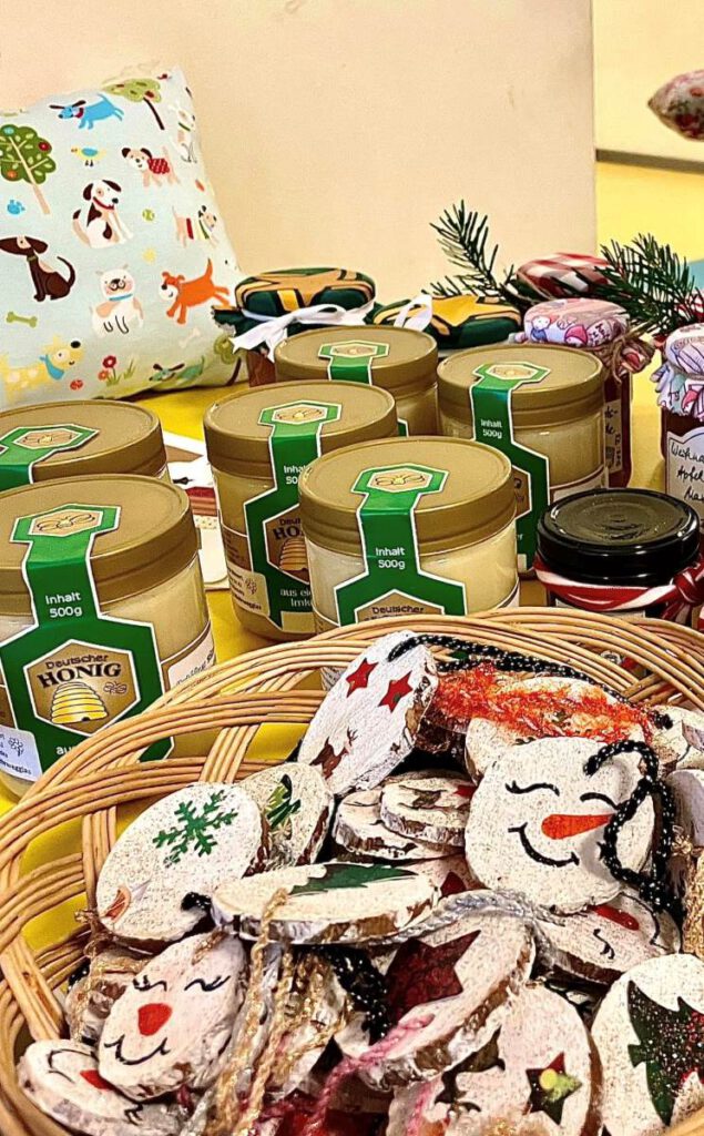 Honig und Marmelade, Kissen, Baumanhänger - alles für den Weihnachtsbasar 2023