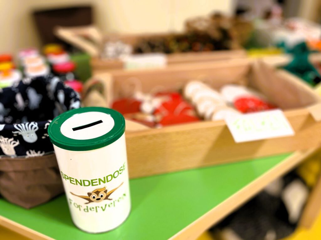Es klapperte ordentlich in unseren Spendendosen zum Weihnachtsbasar 2024