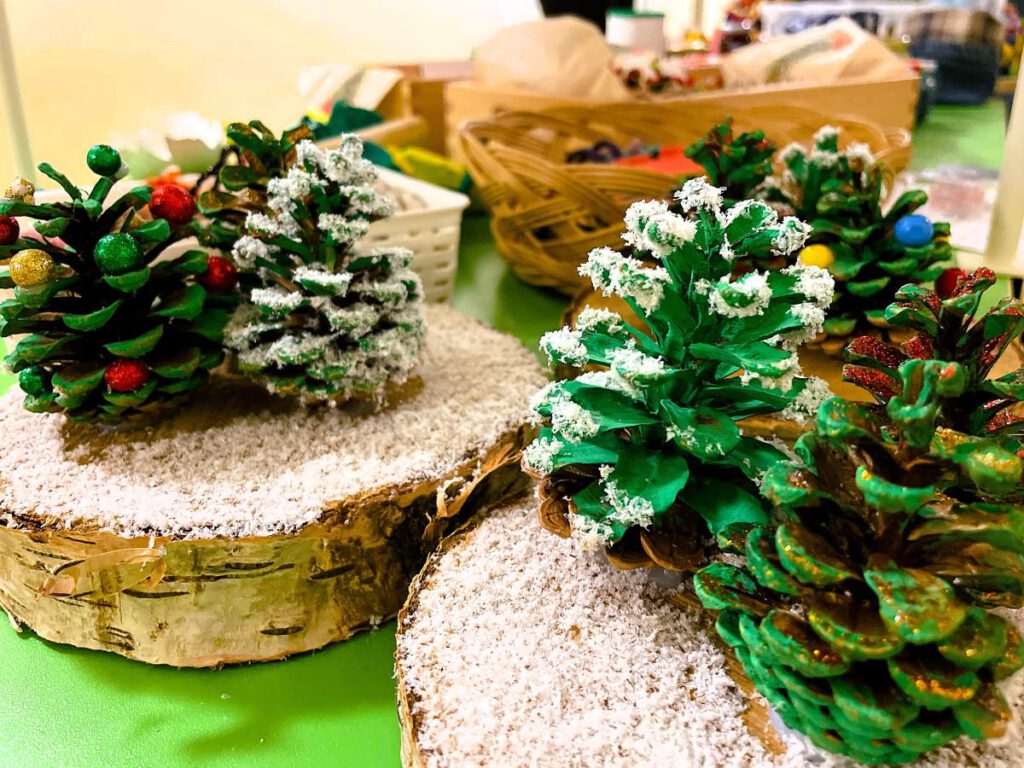 Kleine Weihnachtslandschaft von den Krippengruppen Raupen und Käfer